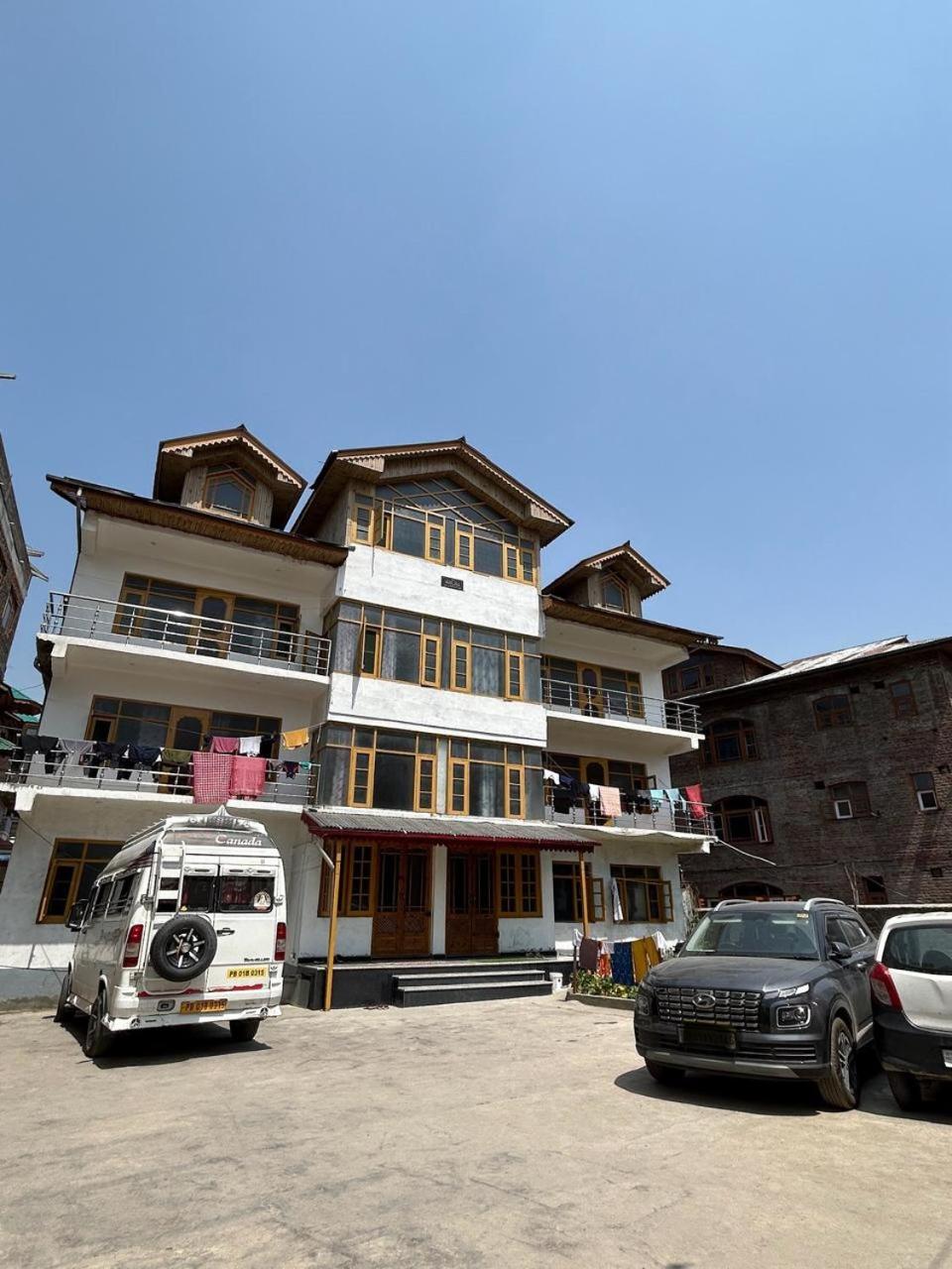 Hotel Reshi Srīnagar Dış mekan fotoğraf